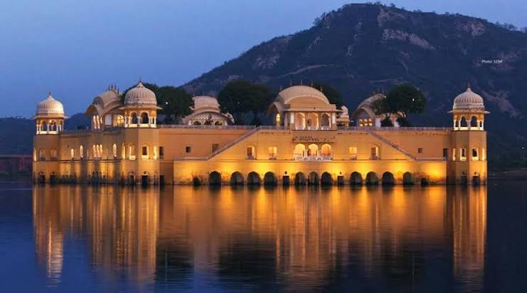 Jal Mahal palace on the lake